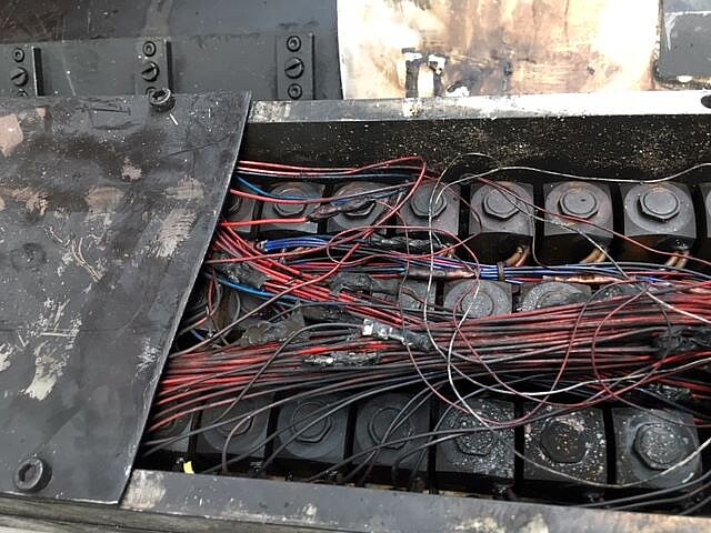 Stark beschädigter Düsenbalken